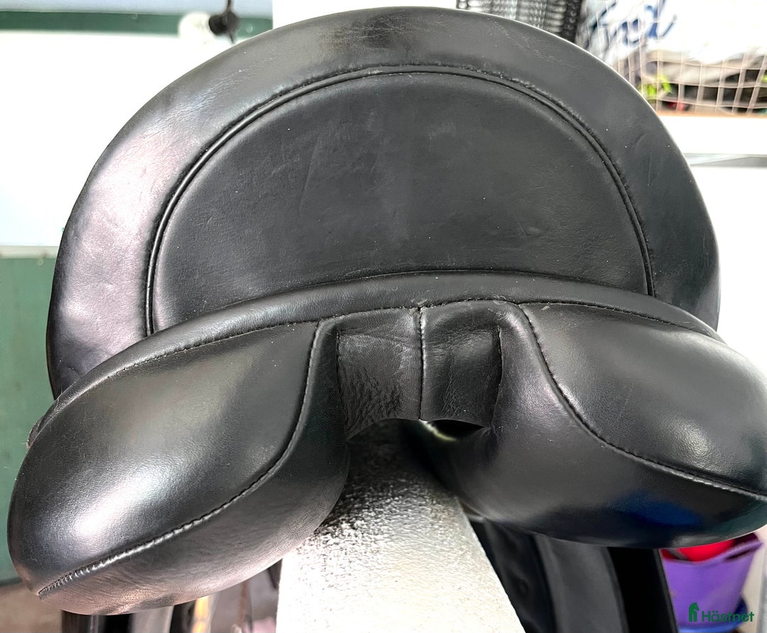 Sadlar hästutrustning till salu: Handmade Colbert Brothers Dressyr i Falköping - Annons 2