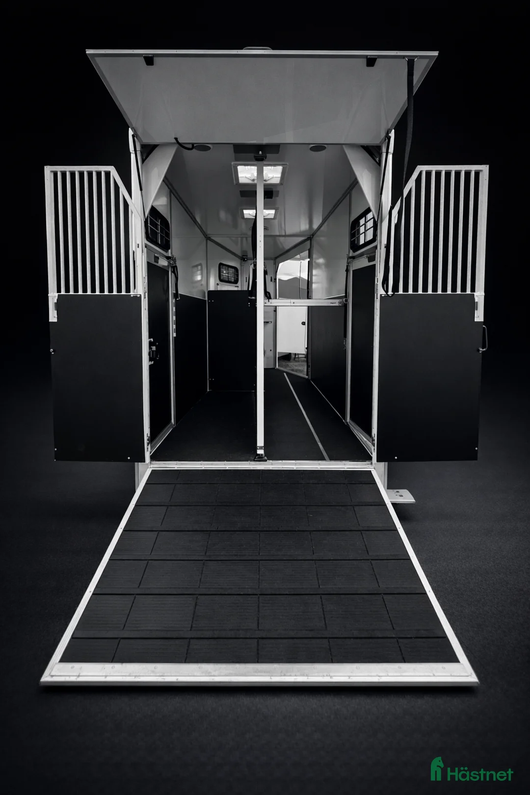 Hästtransporter  fordon & transport till salu: Umesläp B50 Stuteri i Bygdsiljum - Annons 1