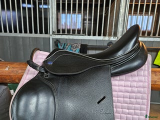 Sadlar hästutrustning till salu: LIPPO RIVELLO ESPANZA i Mora - Annons 1