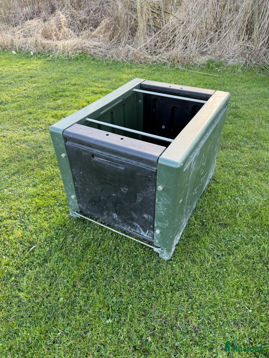 Stallinredning, stängsel & gård övrig utrustning till salu: Hö box / slow feeder i Kärna - Annons 1