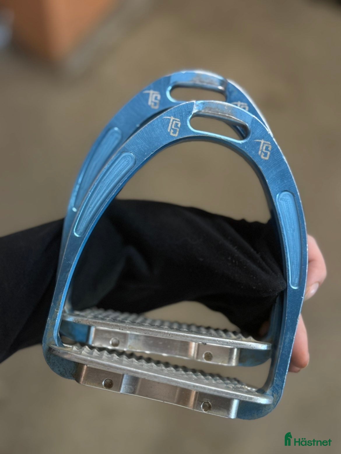 Stigbyglar hästutrustning till salu: Blåa Tech Stirrups 💙 i Ekeby - Annons 5