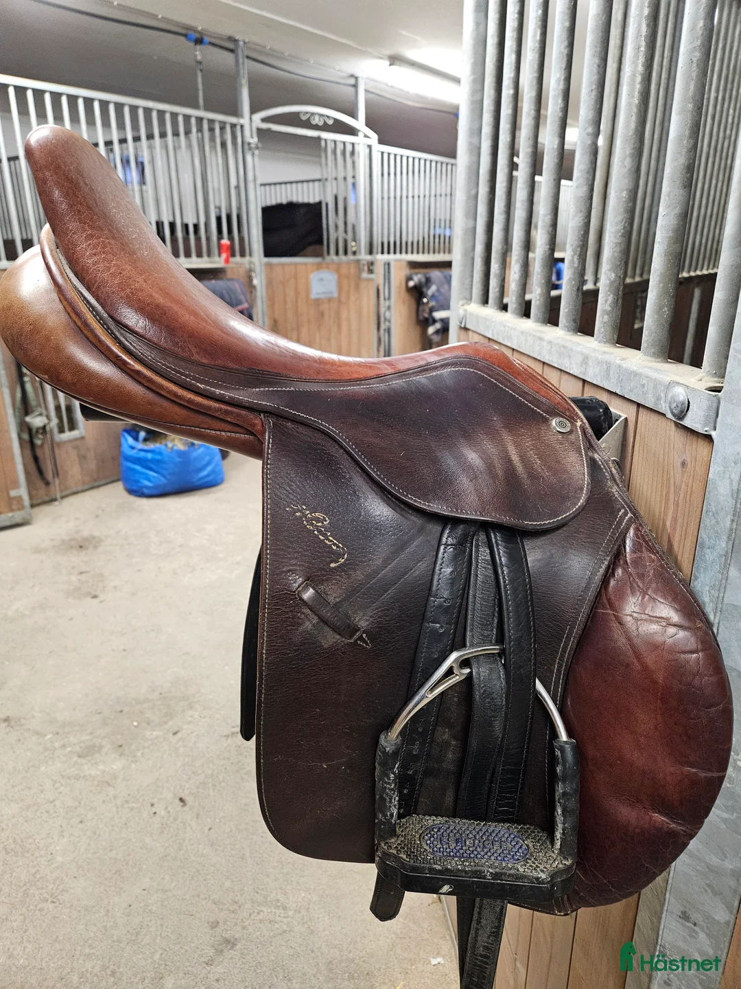 Sadlar hästutrustning till salu: Pessoa Hoppsadel i Strängnäs - Annons 1