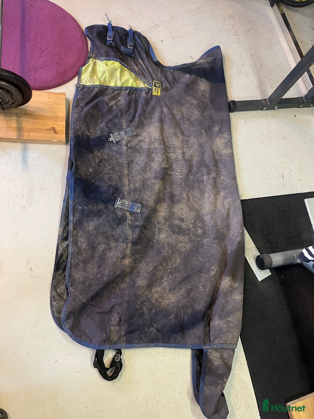 Täcken hästutrustning till salu: Utetäcke med halvhals  i Uppsala - Annons 3