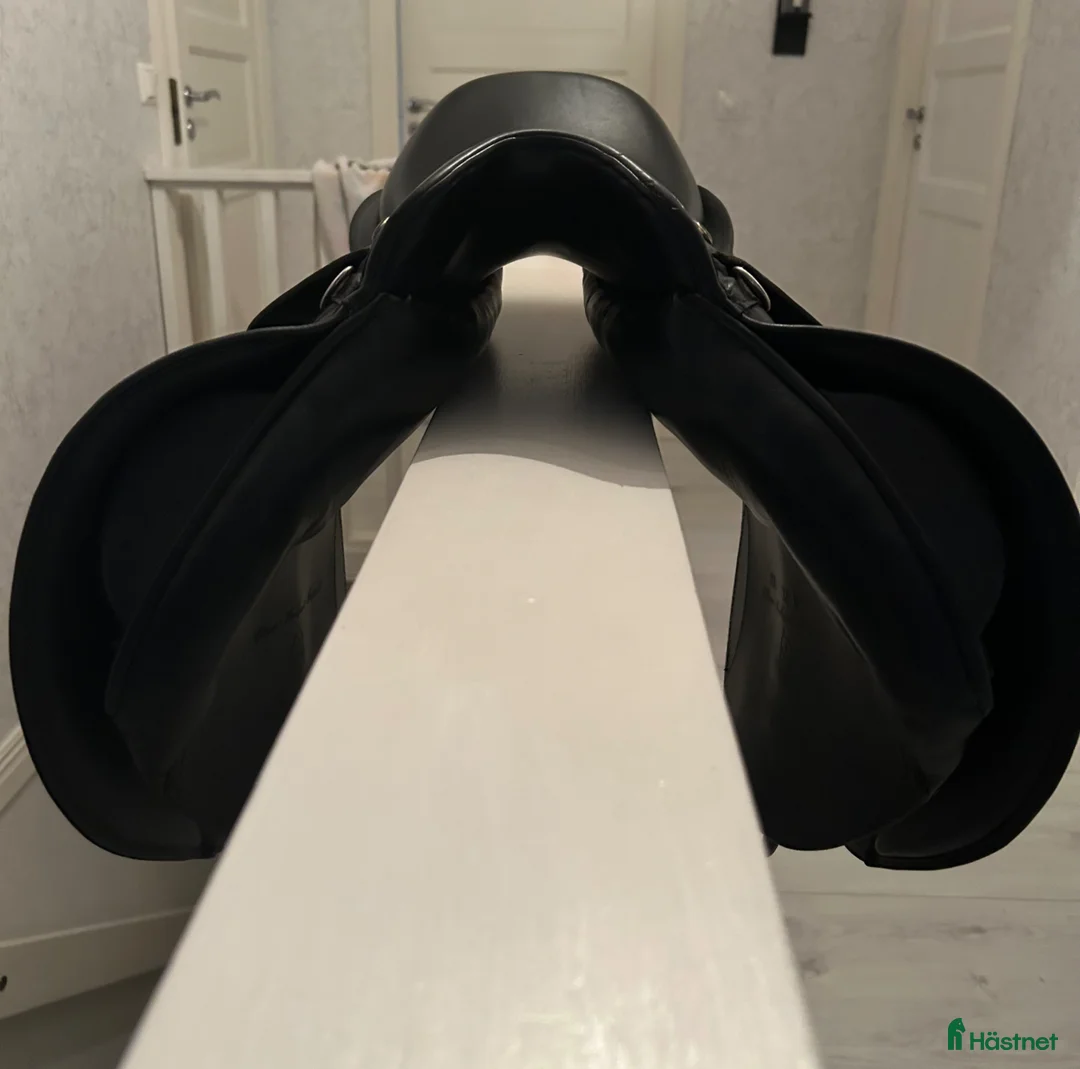 Sadlar hästutrustning till salu: Hoppsadel 16,5” - Annons 2