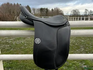 Sadlar hästutrustning till salu: Hrimnir Pro i Kristianstad - Annons 1