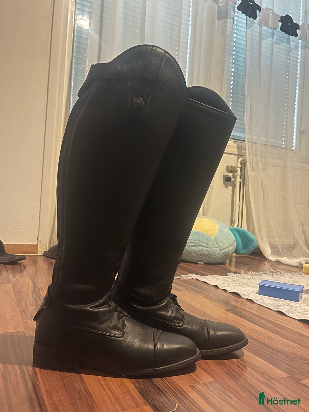 Ridstövlar ryttarutrustning till salu: Ridstövlar x-vida  i Västerås - Annons 1