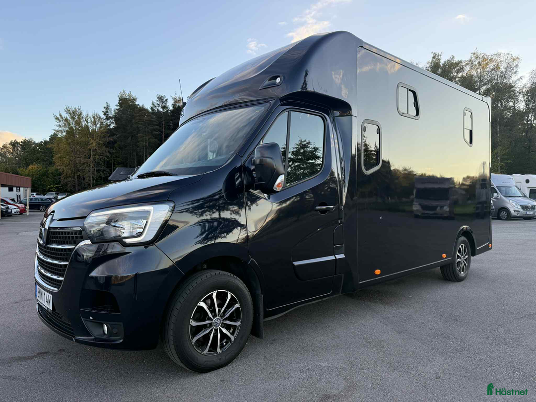 Hästlastbilar  fordon & transport till salu: PRENTKI/HORSEPARTNER 5 SITS STUTERI  i Köping - Annons 2