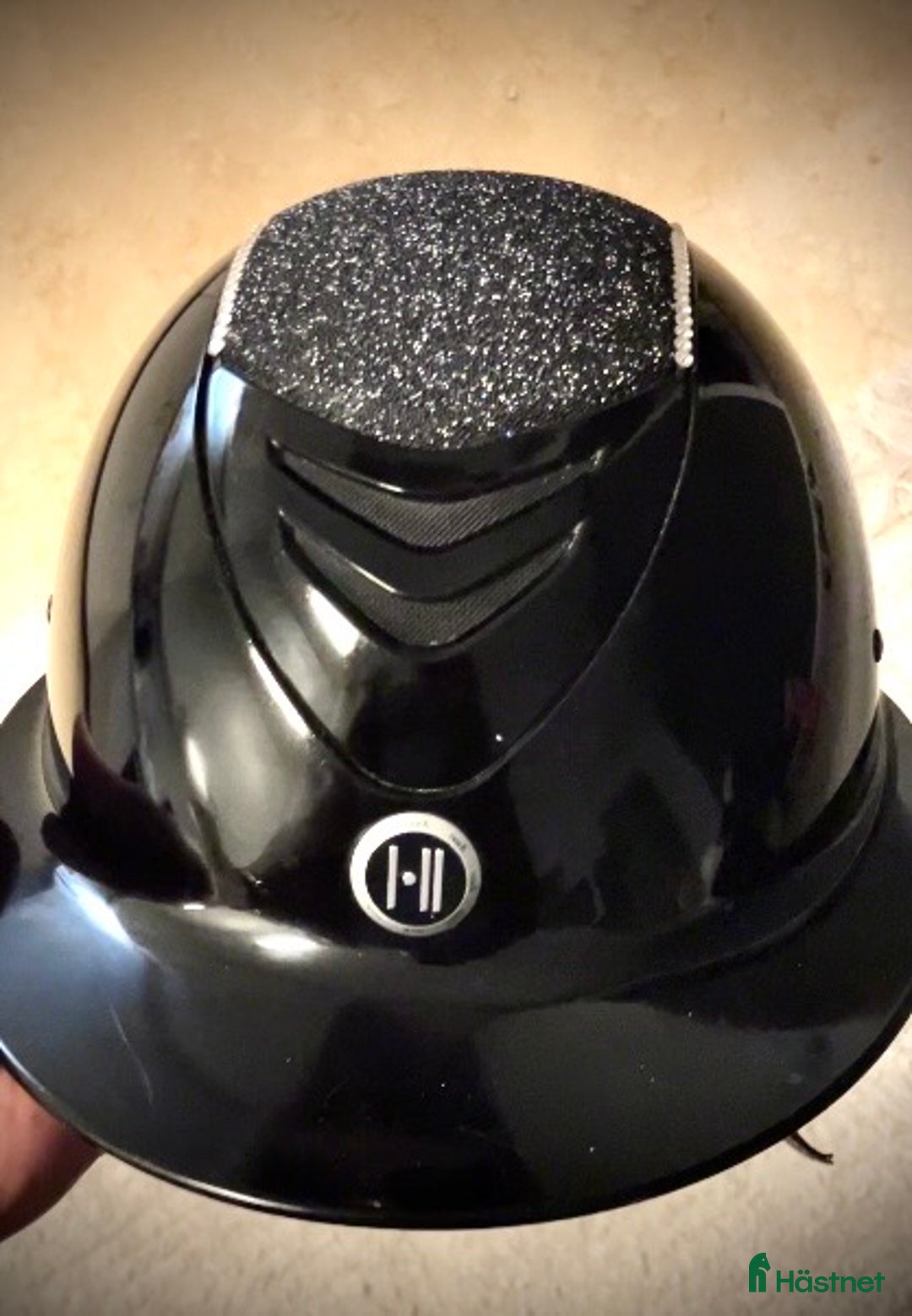 Hjälmar ryttarutrustning till salu: ONE K HJÄLM 57-58 i Norrköping - Annons 1