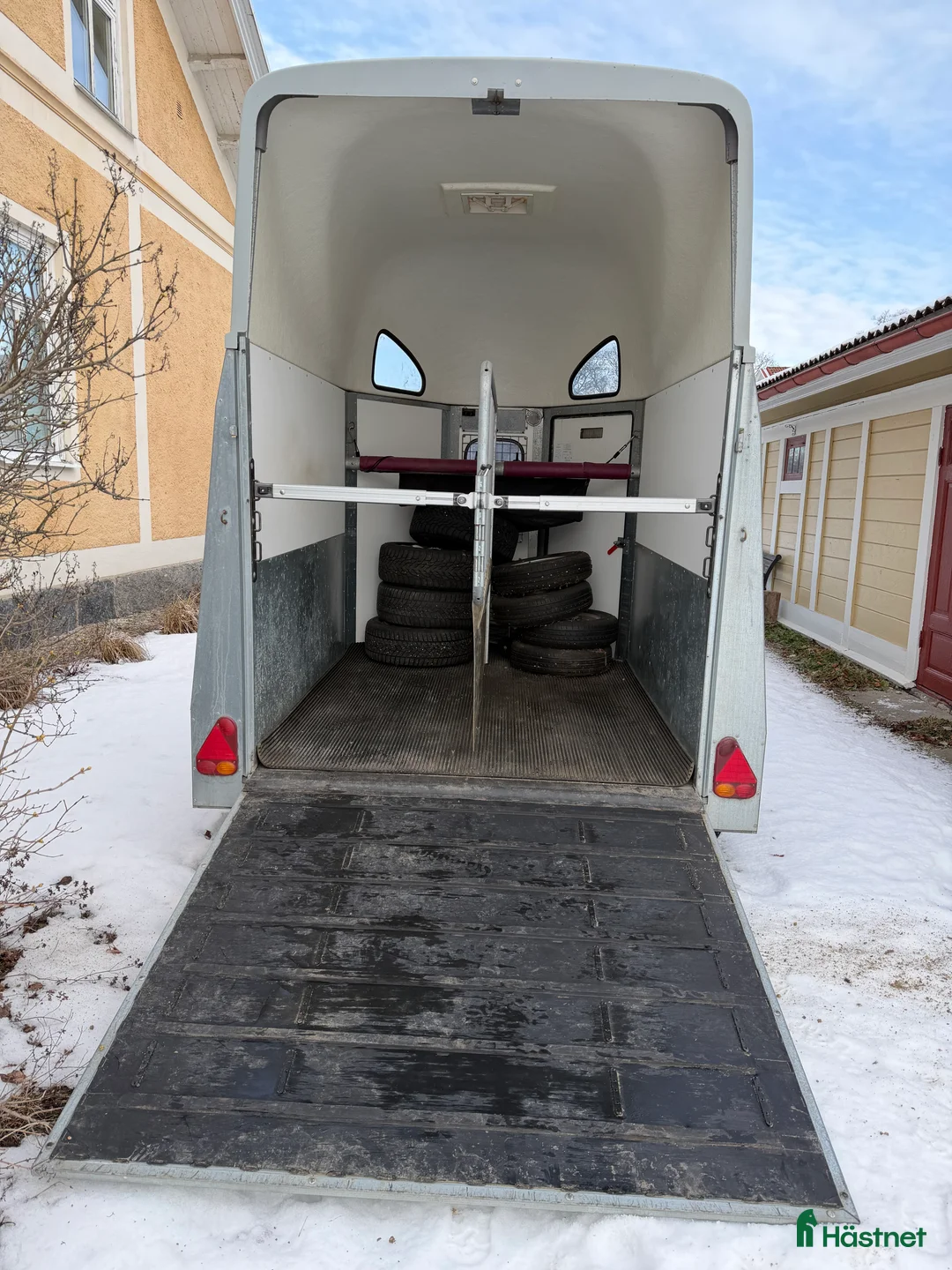 Hästtransporter  fordon & transport till salu: Nybesiktad Thule i fint skick! i Åkers Styckebruk - Annons 2