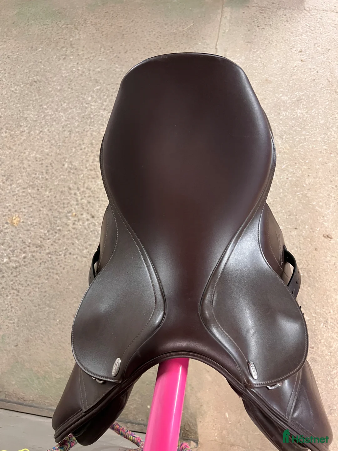 Sadlar hästutrustning till salu: Tekna hoppsadel 17” i Borlänge - Annons 2