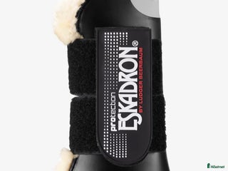 Benskydd hästutrustning till salu: Helt oanvända benskydd från Eskadron säljes i Hammarö - Annons 10