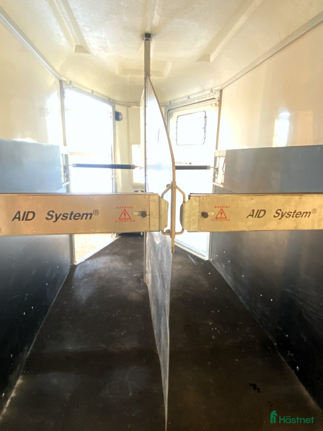 Hästtransporter  fordon & transport till salu: Stor Fautras med AidSystem i Kvicksund - Annons 6