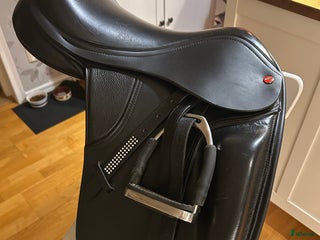 Sadlar hästutrustning till salu: Thorowgood dressyr i Värnamo - Annons 3