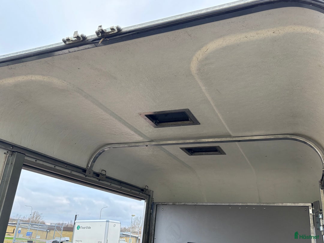 Hästtransporter  fordon & transport till salu: Fautras Icelandic med öppningsbar sida  - Annons 6