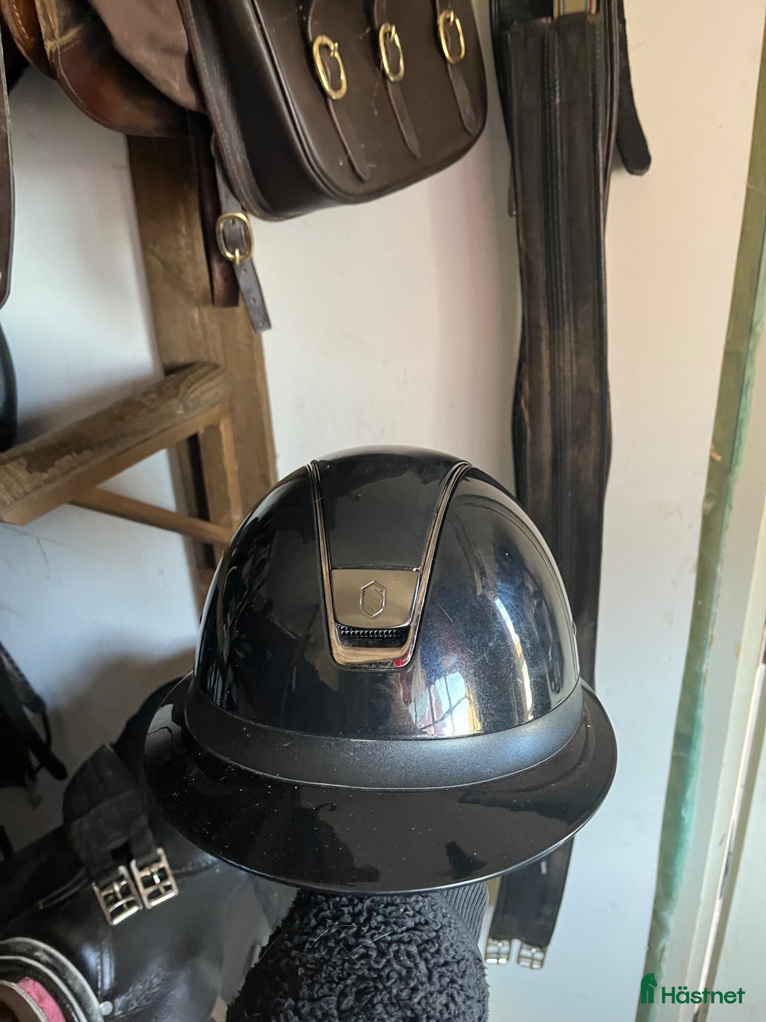 Hjälmar ryttarutrustning till salu: Smashield miss shield glossy i nyskick själjes! - Annons 1