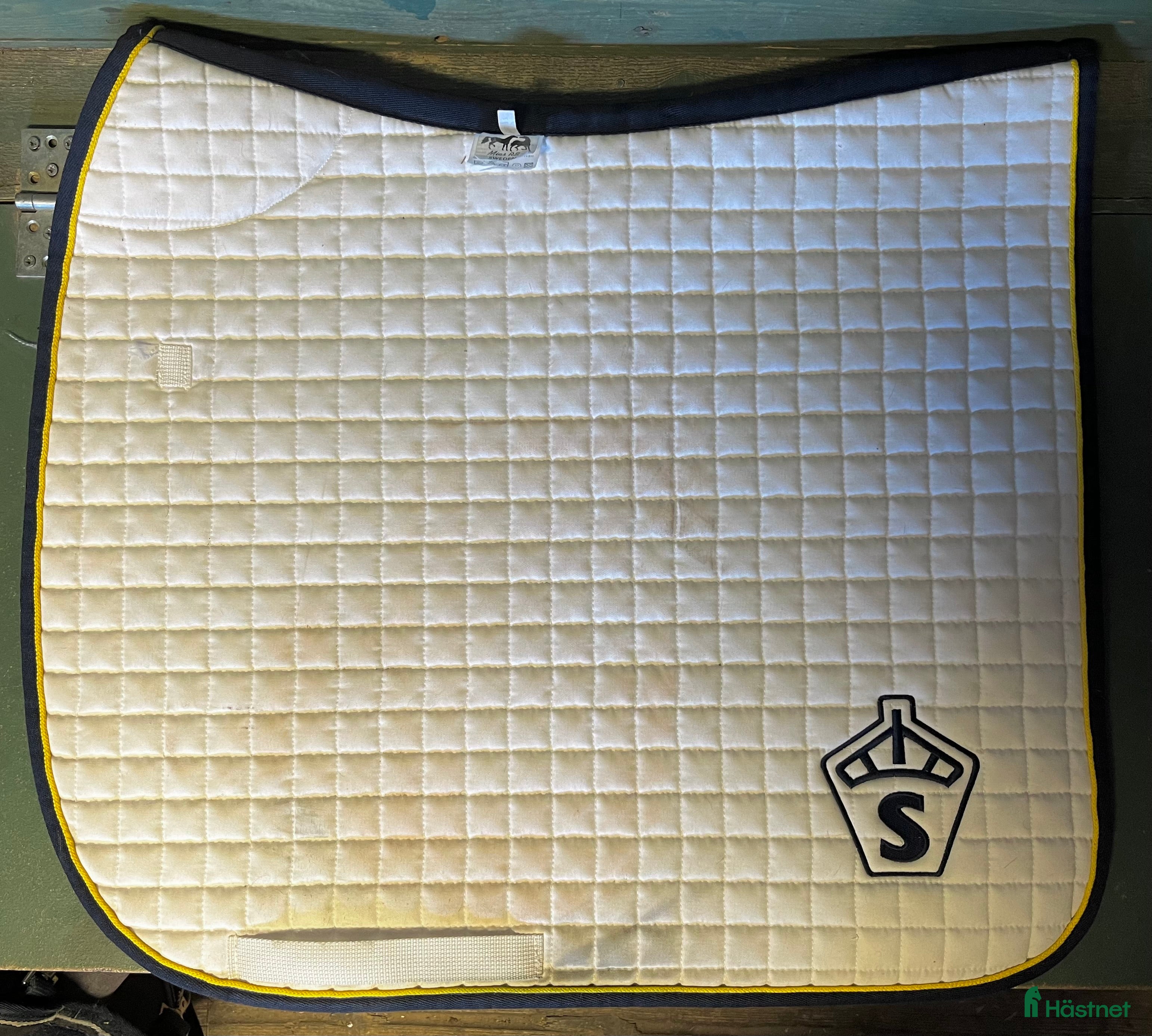 Schabrak & Vojlockar hästutrustning till salu: Swb dressyrschabrak med svenska flaggan  i Uppsala - Annons 2