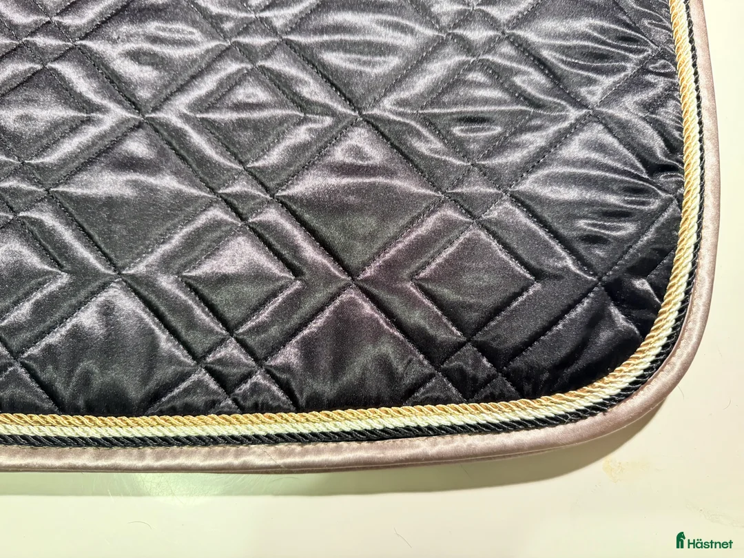 Schabrak & Vojlockar hästutrustning till salu: Massa schabrak i Linköping - Annons 4