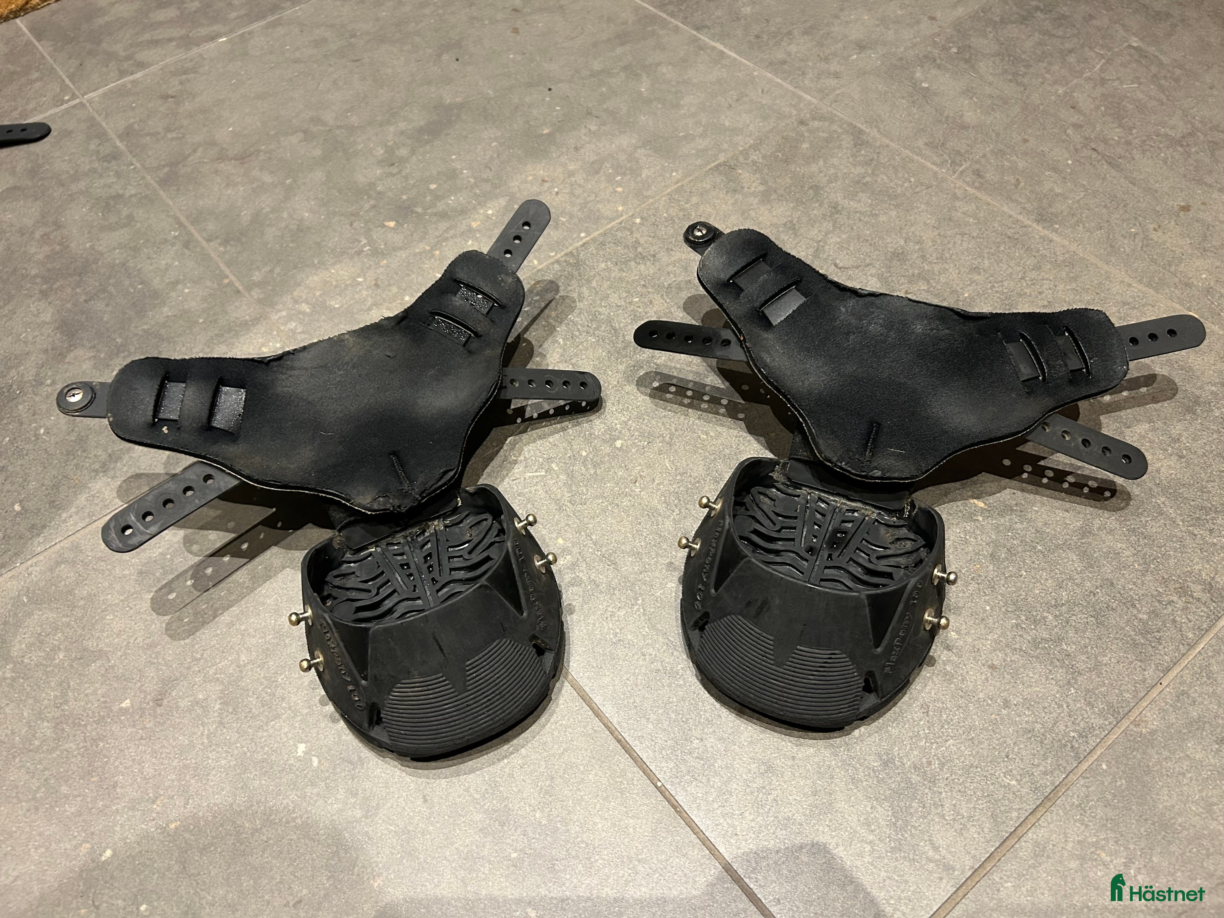 Övrig Hästutrustning hästutrustning till salu: Flex hoof boots 100 broddade - Annons 1