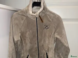 Jackor & Kavajer ryttarutrustning till salu: Stalltröja - Annons 3