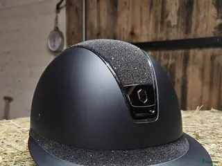 Hjälmar ryttarutrustning till salu: Samshield miss sheild Shadowmat crystal fabric i Tibro - Annons 1