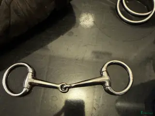 Bett hästutrustning till salu: Två delat bett i Kimstad - Annons 4