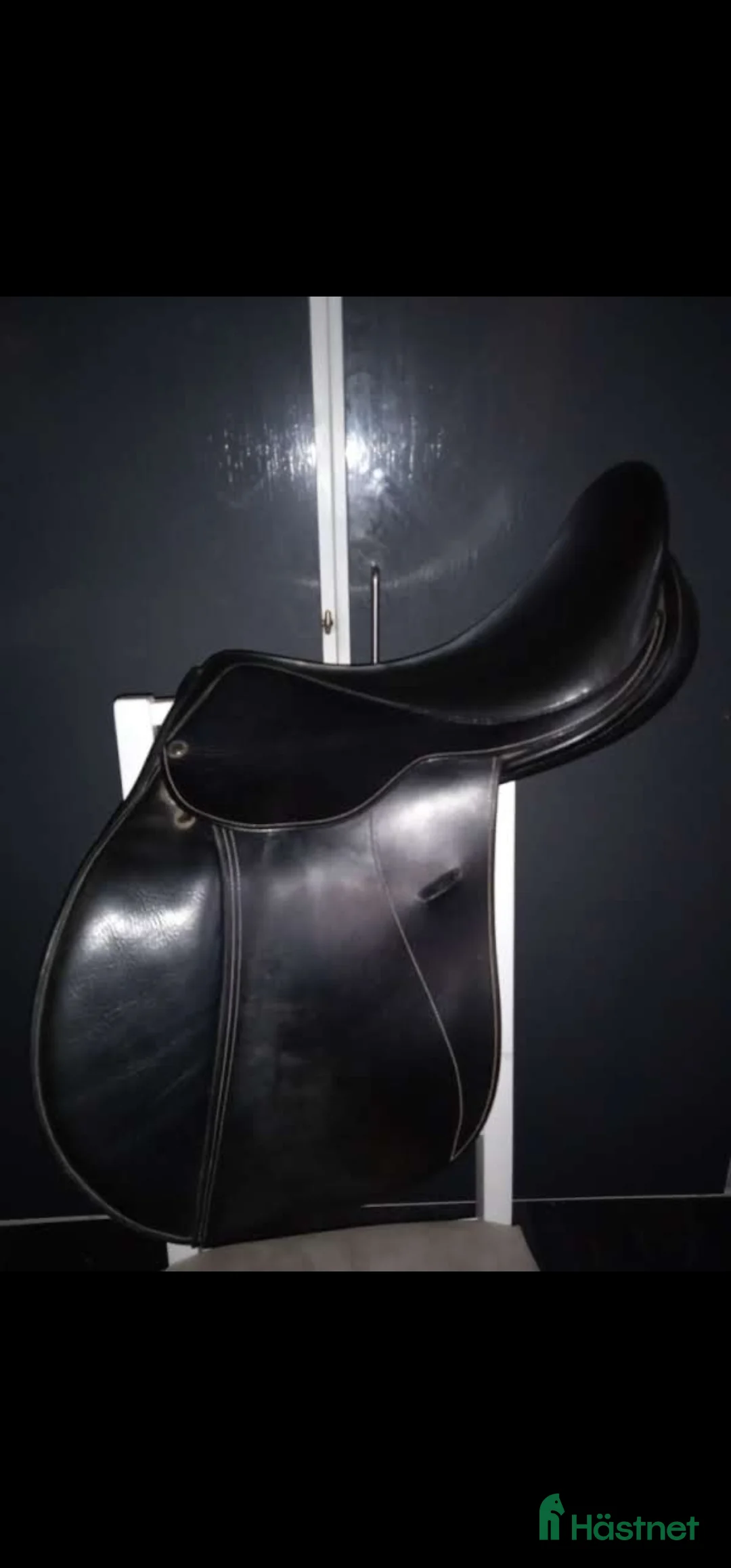 Sadlar hästutrustning till salu: Frank Baines Reflex hoppsadel säljes. Fint skick!  - Annons 2