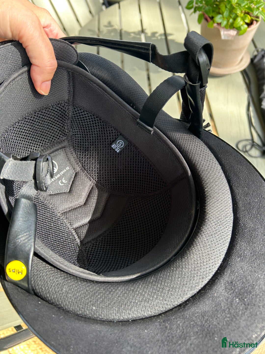 Hjälmar ryttarutrustning till salu: Fin nästan ny ridhjälm i Njurunda - Annons 2