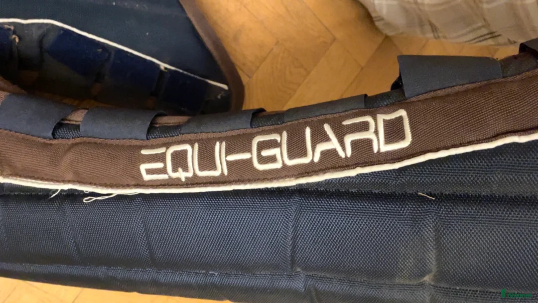 Täcken hästutrustning till salu: Stort parti hästsaker och 2 hjälmar i Borås - Annons 34