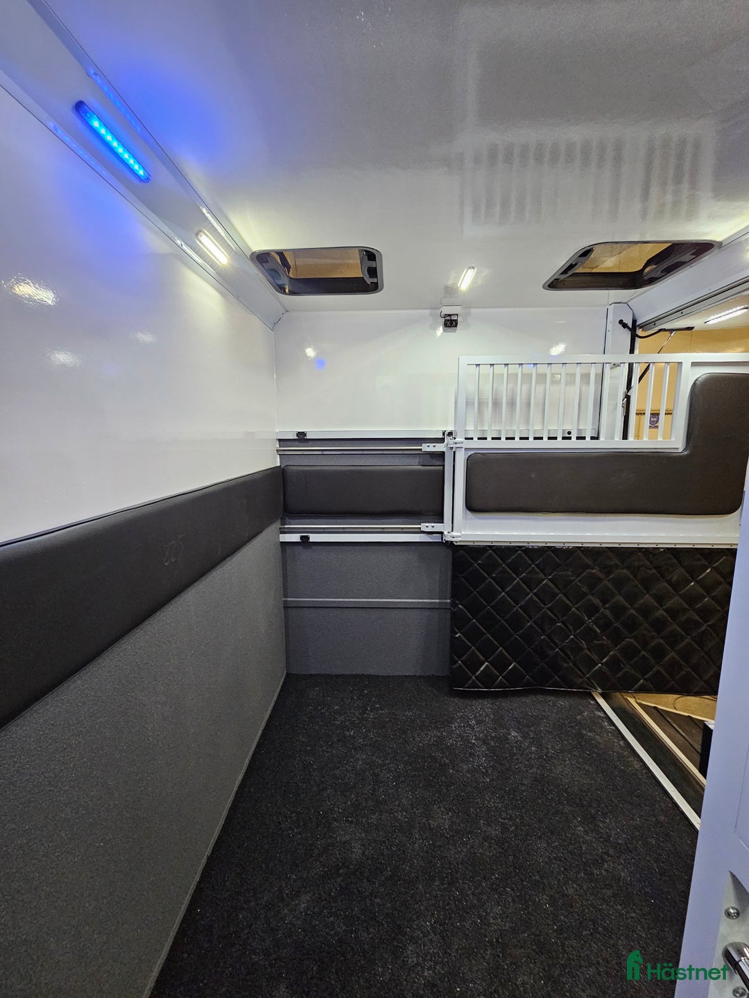 Hästtransporter  fordon & transport till salu: latex/gummi-gummi avjämningsmassa i Stockholm - Annons 2