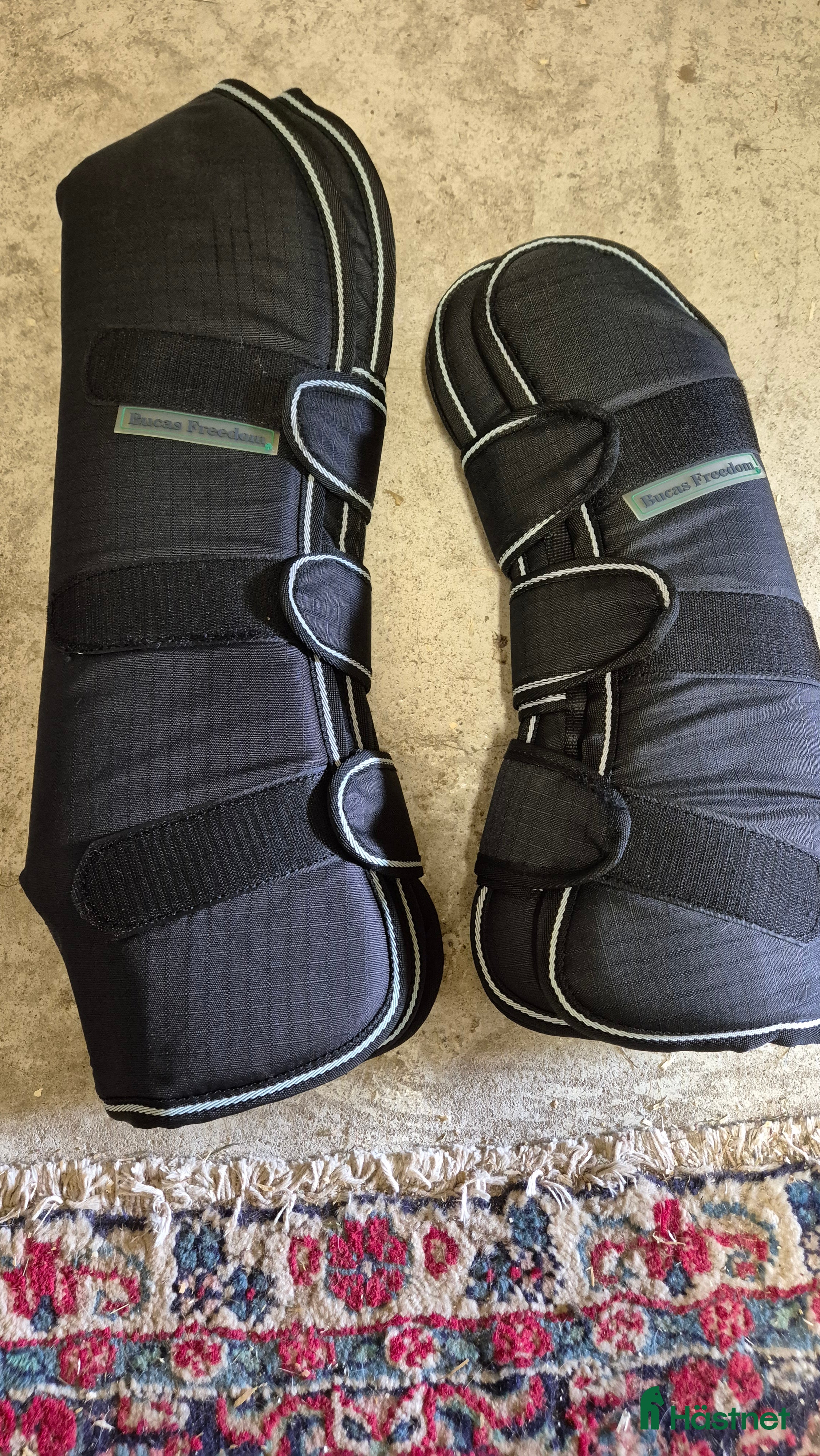 Benskydd hästutrustning till salu: Bucas transportskydd  i Veberöd - Annons 1