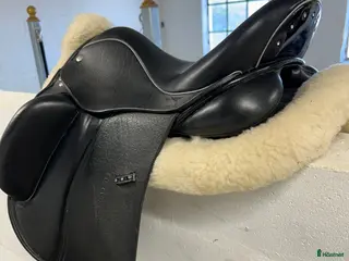 Sadlar hästutrustning Ponnysadel med lack och bling - Annons 1