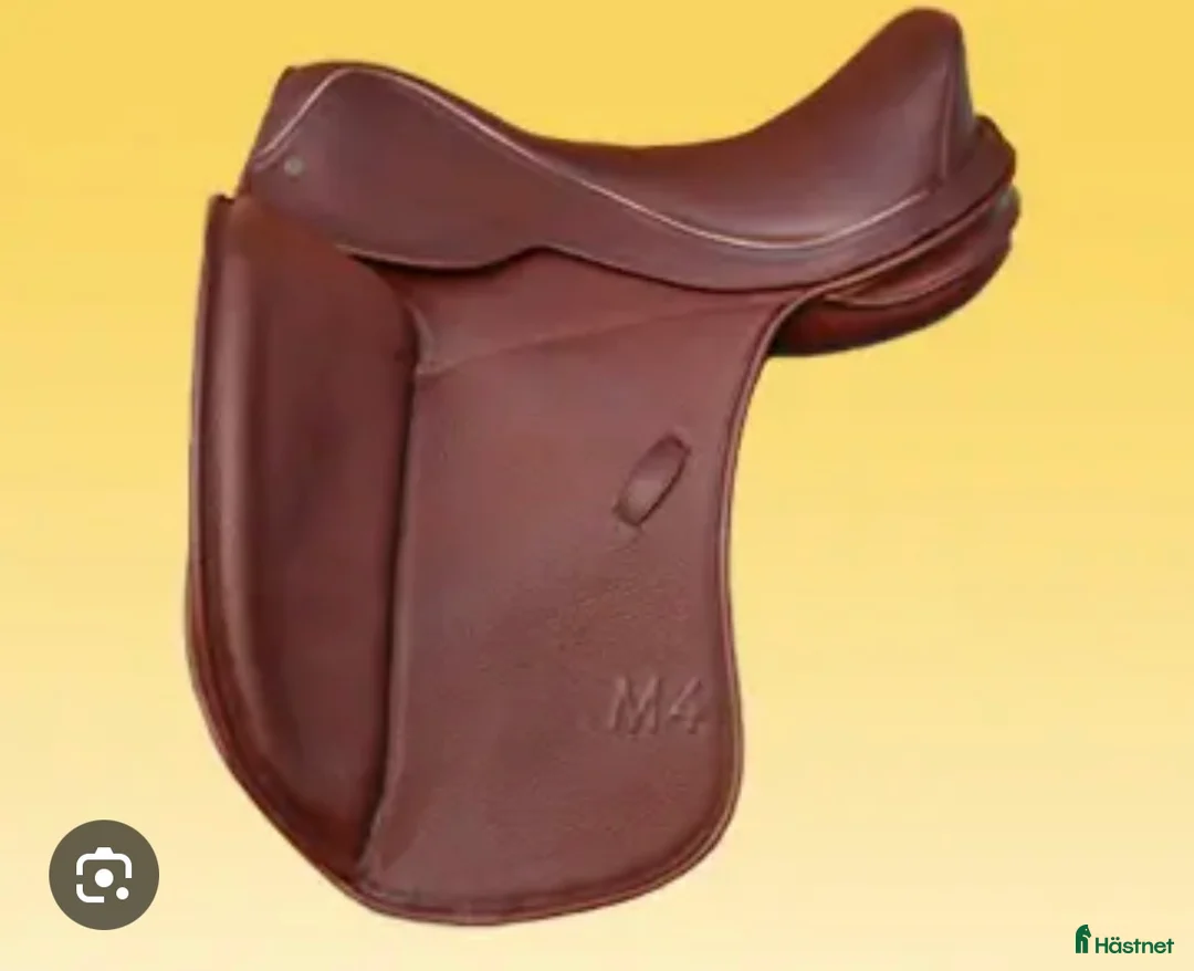 Sadlar hästutrustning till salu: Sökes Baloun dressyr sadel i Örebro - Annons 1