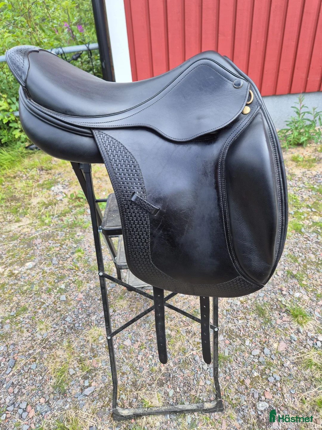 Sadlar hästutrustning till salu: Ergo-X Salmiak dressyrB1 17''N XW - Annons 1