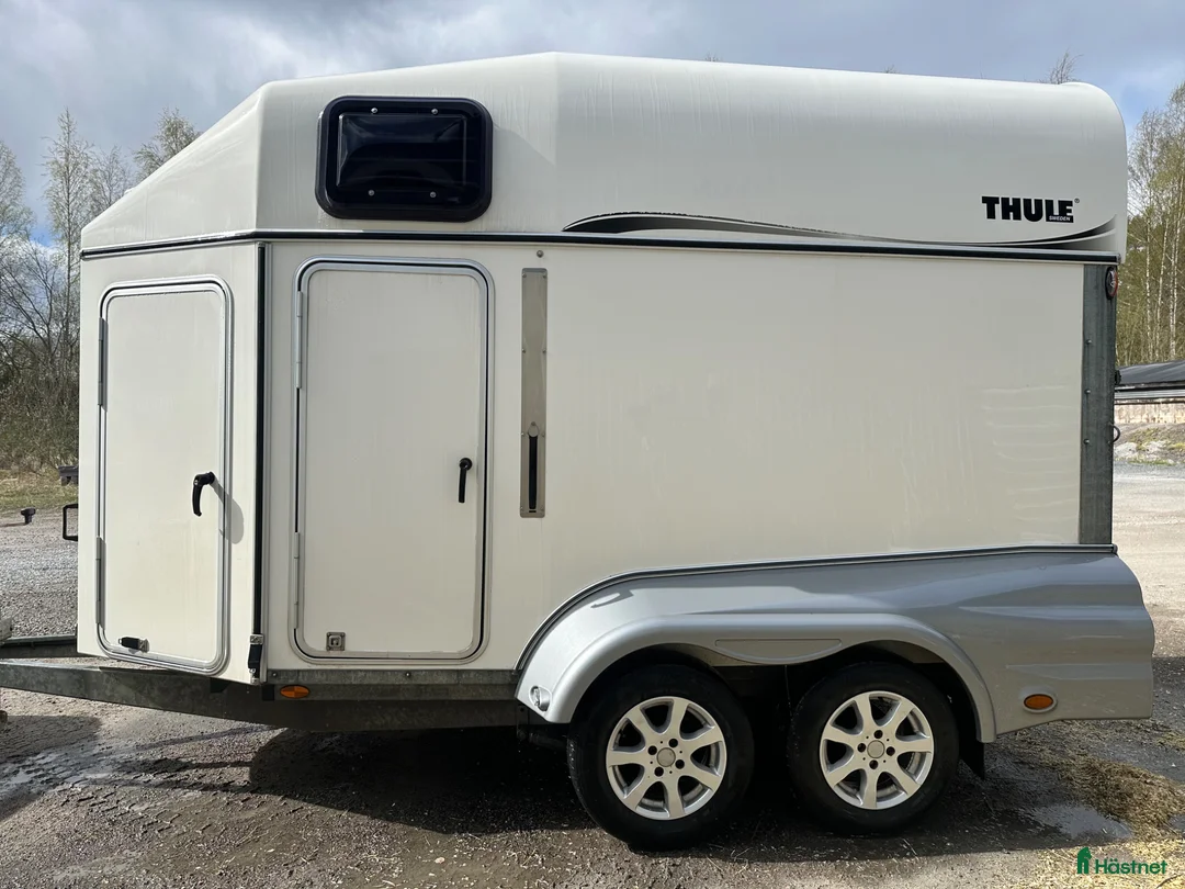 Hästtransporter  fordon & transport till salu: Thule Excellent Grand Prix  - Annons 1