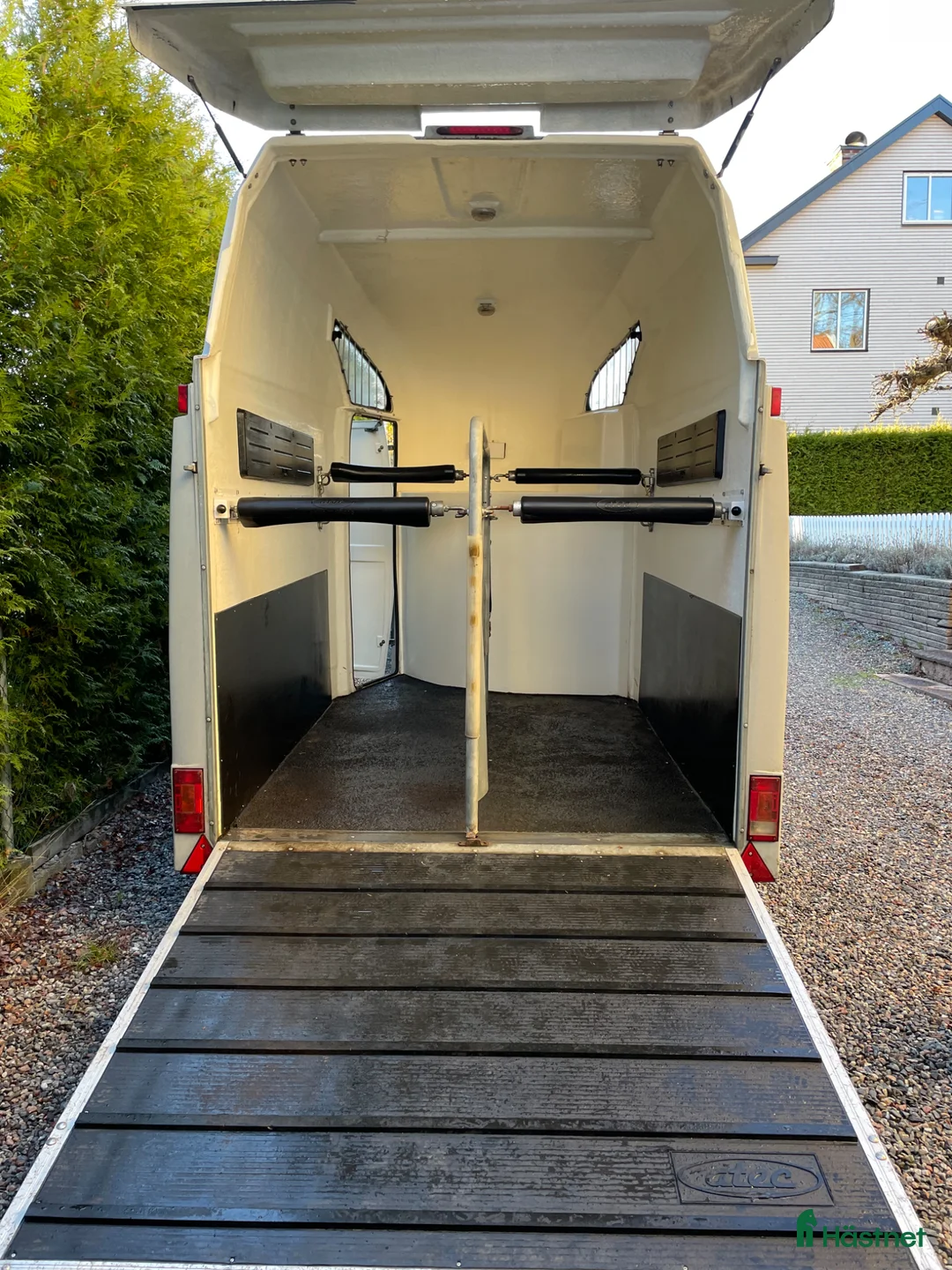 Hästtransporter  fordon & transport till salu: Stort och rymligt hästsläp ATEC Regency  - Annons 2