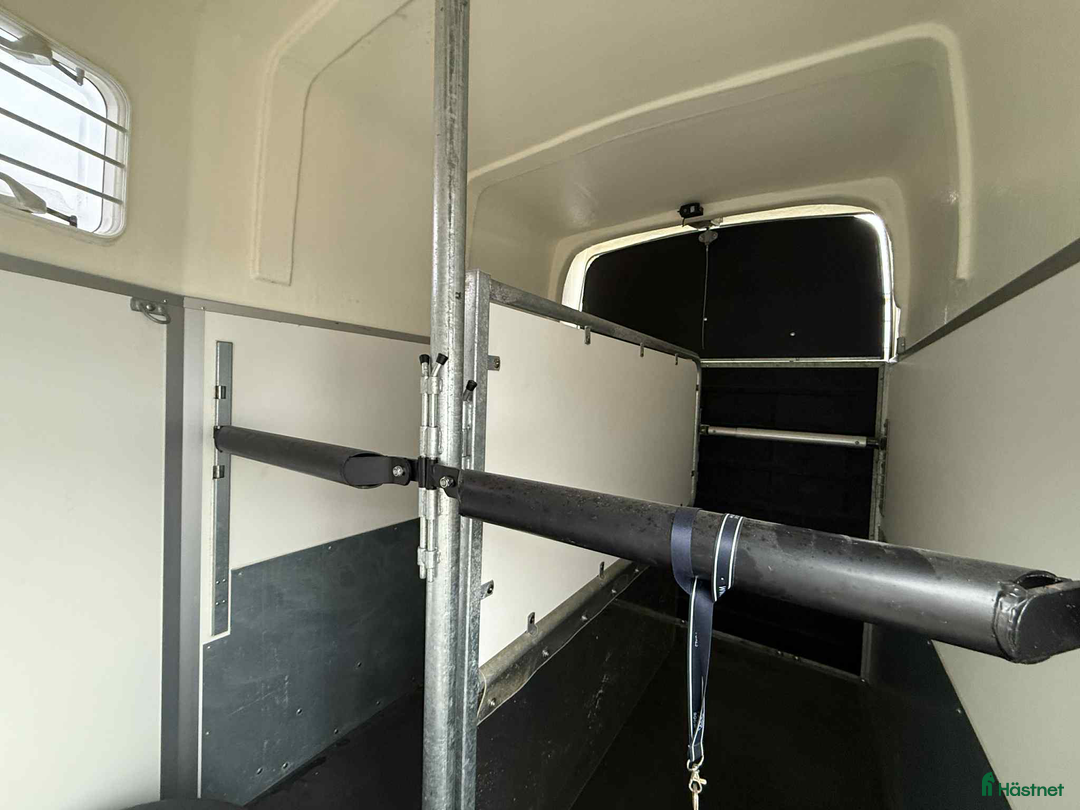 Hästtransporter  fordon & transport till salu: Royal XT WAF40U – funktionell, smidig och säker!  i Köping - Annons 9