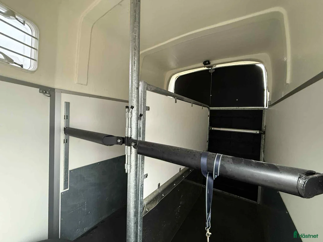 Hästtransporter  fordon & transport till salu: Royal XT WAF40U – funktionell, smidig och säker!  i Köping - Annons 9