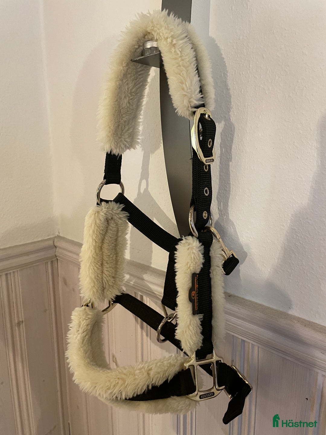 Övrig Hästutrustning hästutrustning till salu: Kentucky grimma med fårskinn  i Asarum - Annons 1