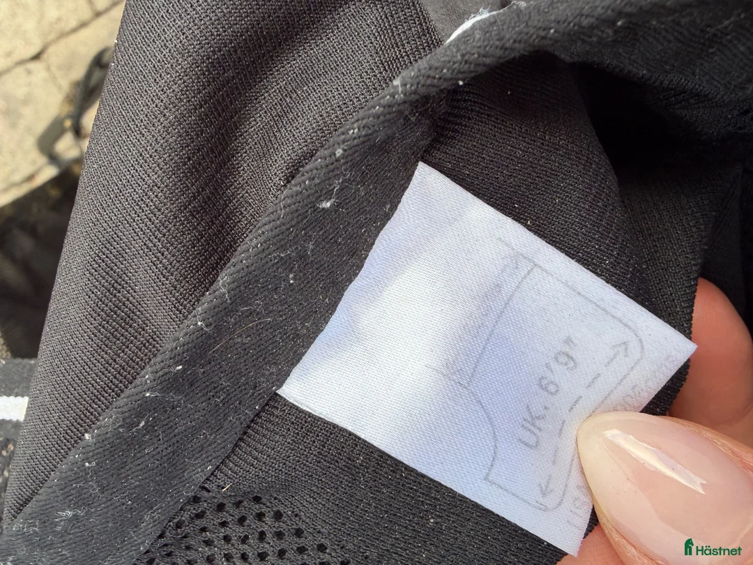 Täcken hästutrustning till salu: Nättäcke MIO Horsewear - Annons 3