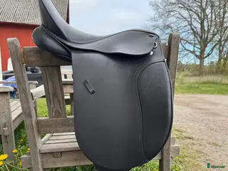 Sadlar hästutrustning Fairfield dressyrsadel 15’ i Landfjärden - Annons 2