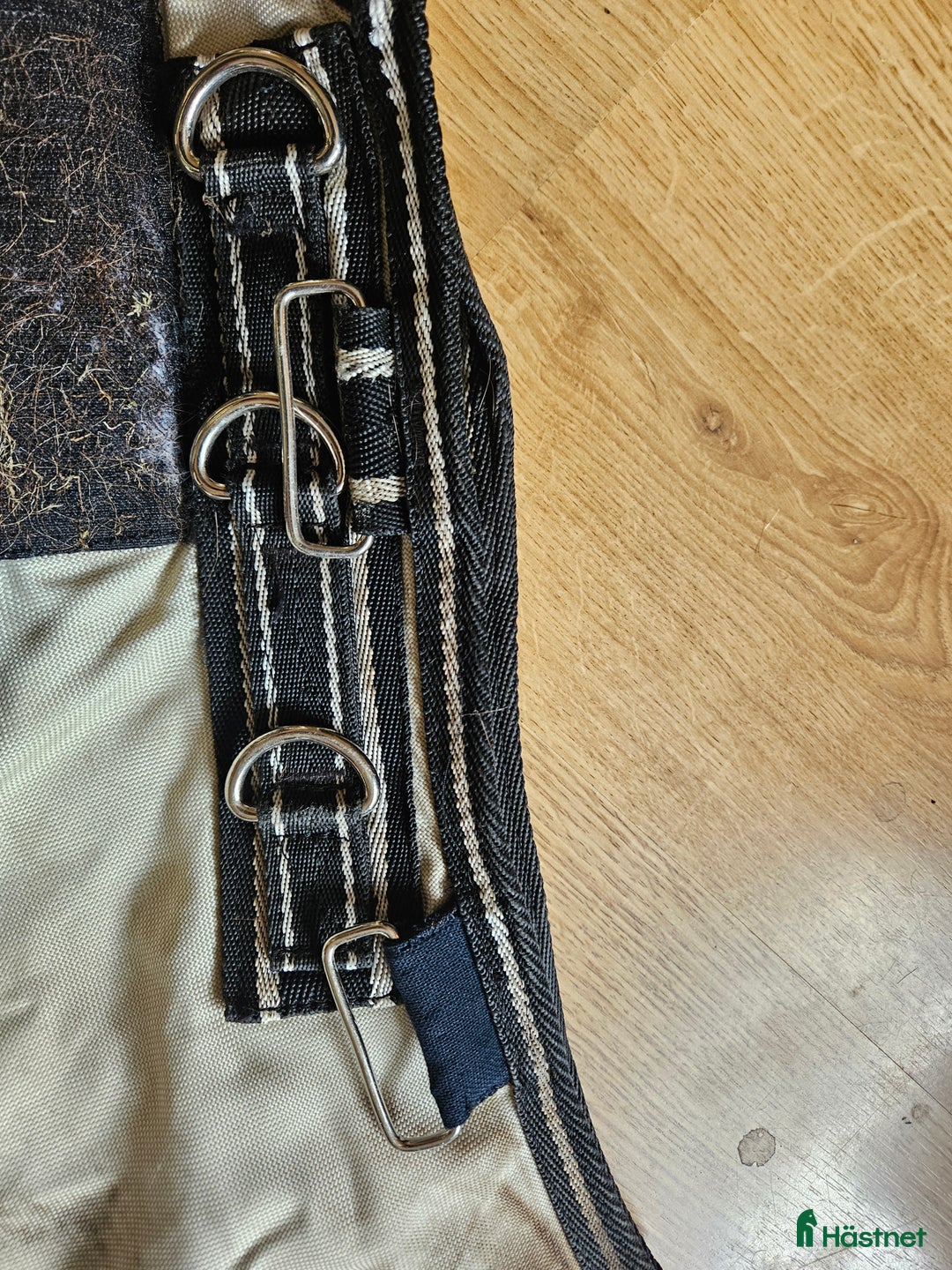 Täcken hästutrustning till salu: Kombinerat flug-och regntäcke i Ljungbyhed - Annons 3