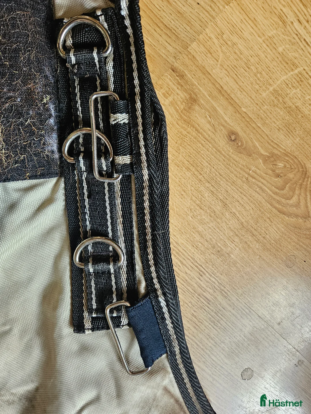 Täcken hästutrustning till salu: Kombinerat flug-och regntäcke i Ljungbyhed - Annons 3