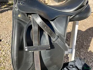 Sadlar hästutrustning Skönaste dressyrsadeln - Annons 12