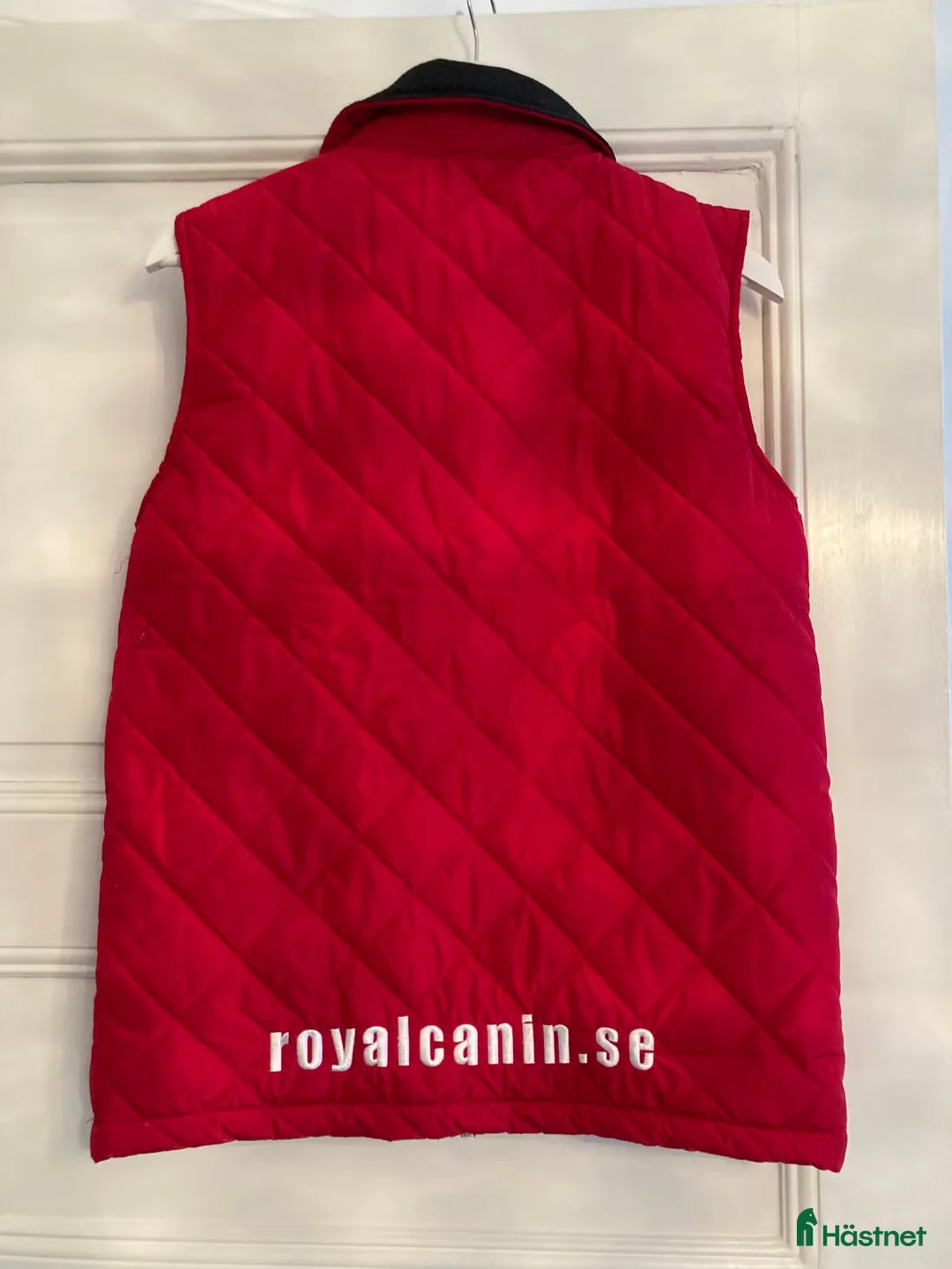 Jackor & Kavajer ryttarutrustning till salu: ROYAL CANIN VÄST - Annons 3