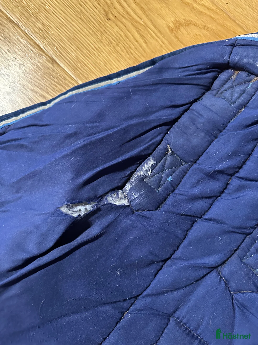 Täcken hästutrustning till salu: Stalltäcke showmaster marinblått i Perstorp - Annons 3