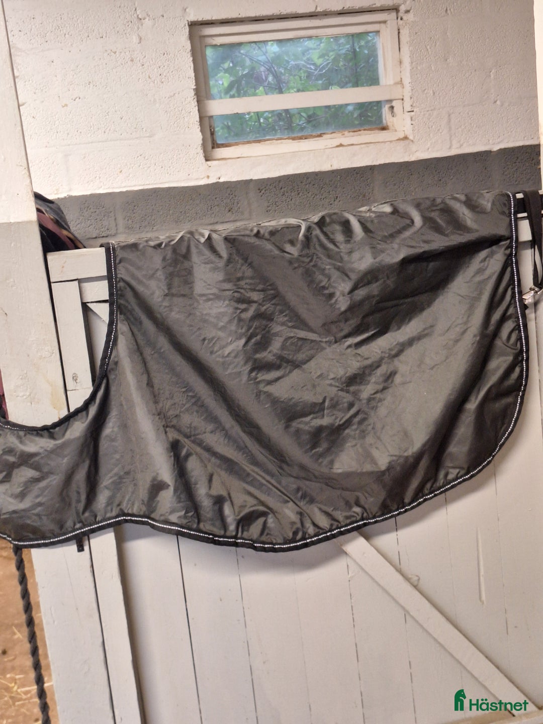 Täcken hästutrustning till salu: Regntät ländtäcke i Sturkö - Annons 1