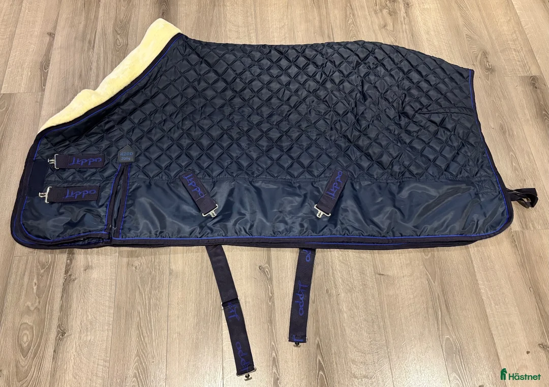 Täcken hästutrustning till salu: Lippo 200g  115cm - Annons 1