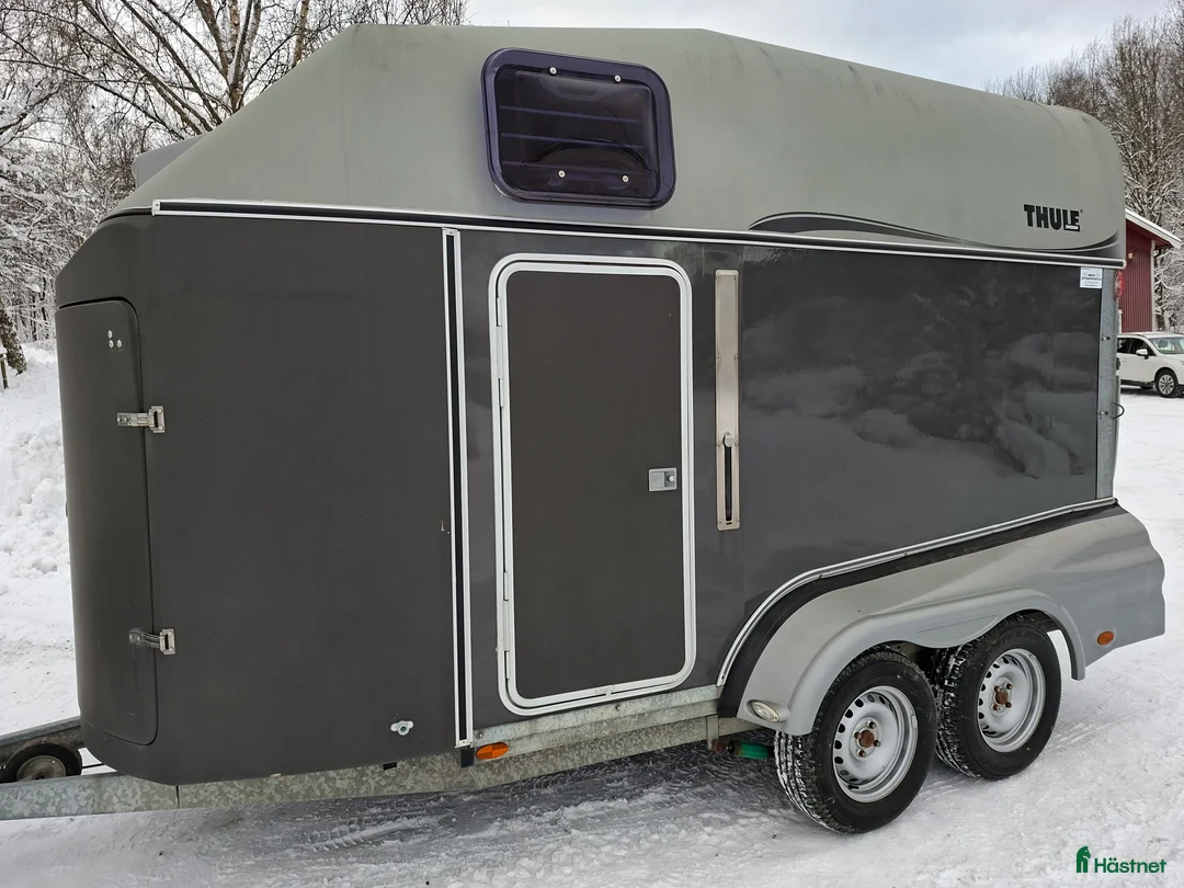 Hästtransporter  fordon & transport till salu: Hästtransport Thule Premium - Annons 1