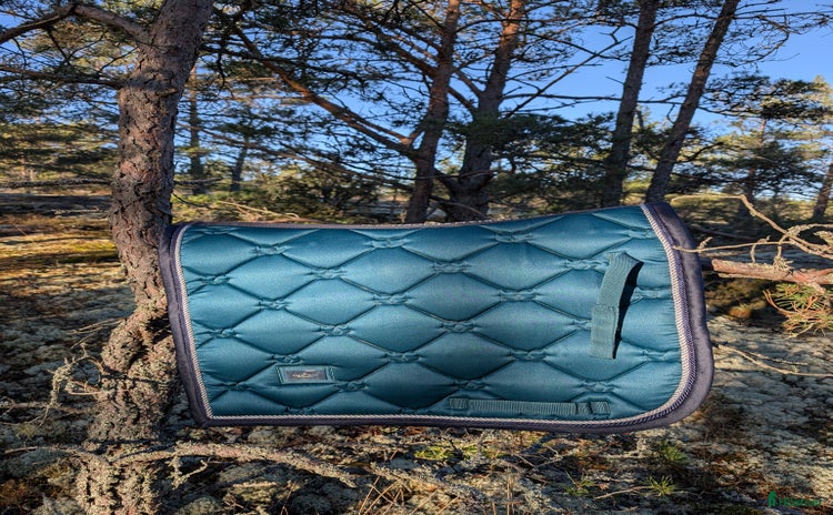 Schabrak & Vojlockar hästutrustning till salu: Tre stycken schabrak från Equestrian Stockholm  i Stenhamra - Annons 11