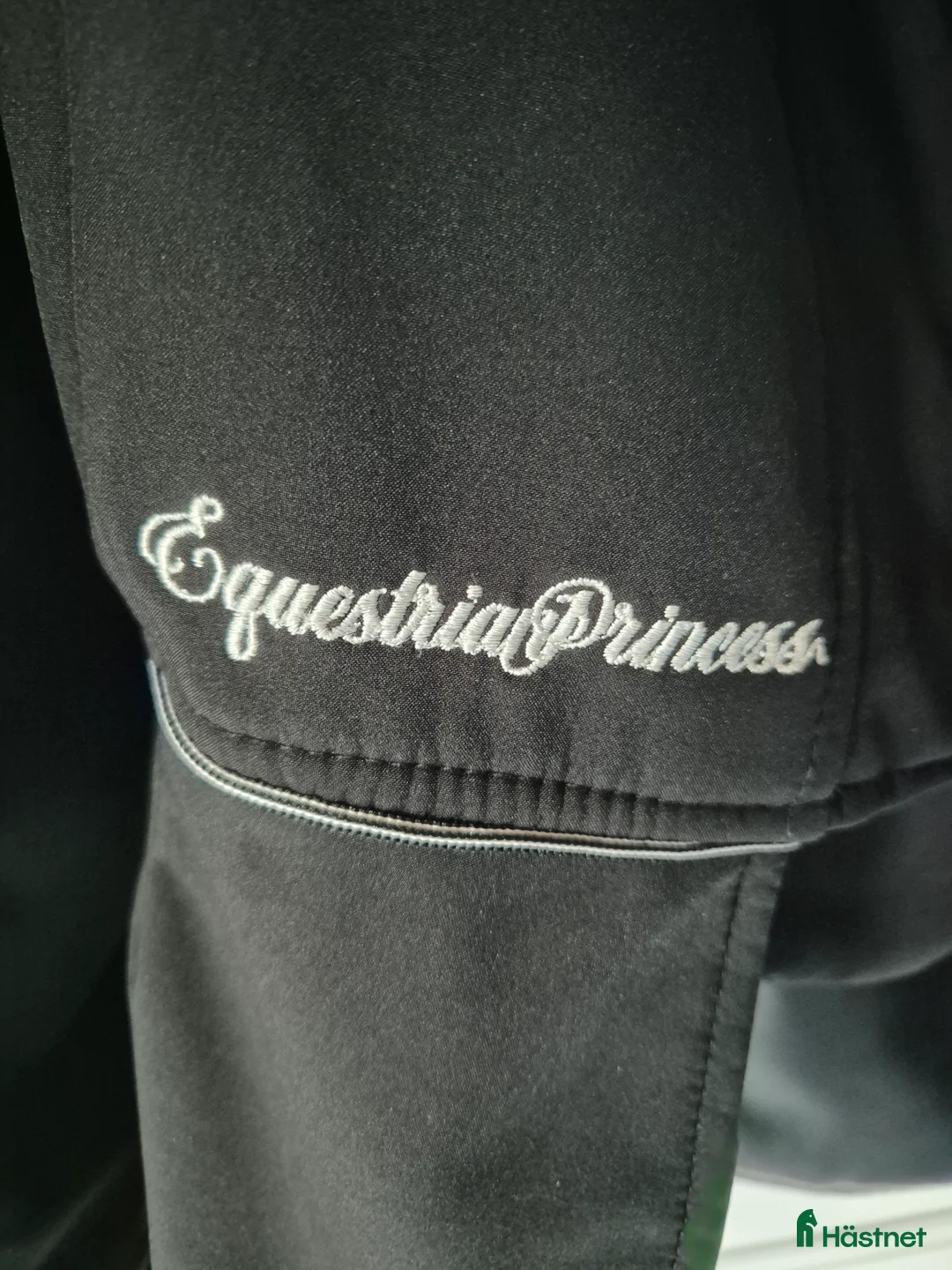 Jackor & Kavajer ryttarutrustning till salu: Fin halvfrack i Strömsnäsbruk - Annons 3